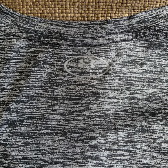 Under Armour Women’s Large Short Sleeve - Picture 5 of 7
